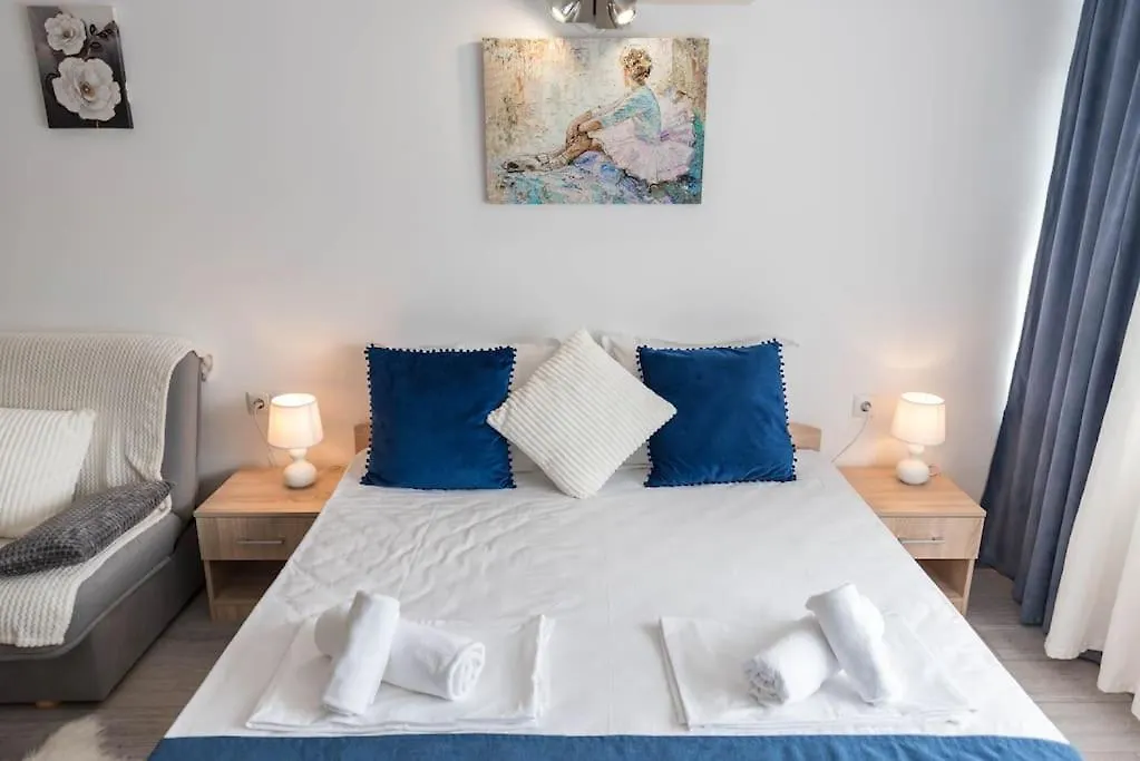 Apartment Artistic Space Near Chataldzha Varna