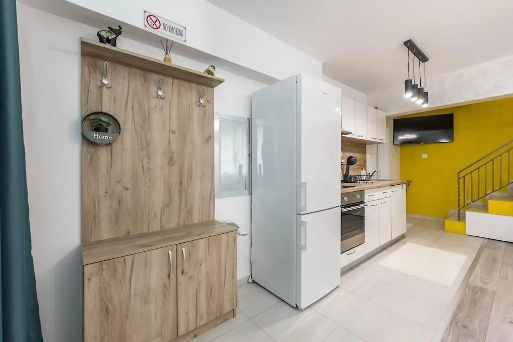 Apartment Artistic Space Near Chataldzha Varna