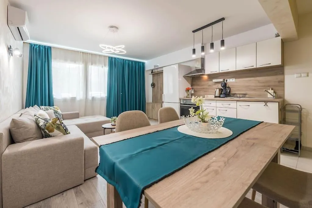 Apartment Artistic Space Near Chataldzha Varna